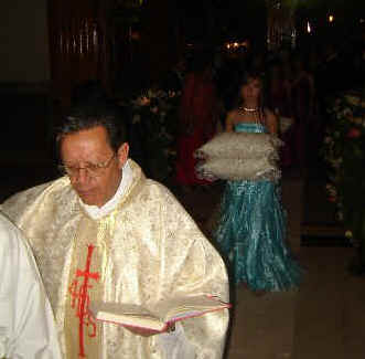El Padre Josu Alvarado, siguendo los pasos guapsima Ariadna Gayosso Ruiz