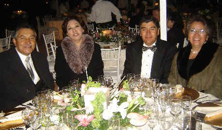Too Montes de Oca y adistinguida esposa con Miguel Domnguez y su distinguida y apreciable seora Tere Mendoza de dominguez